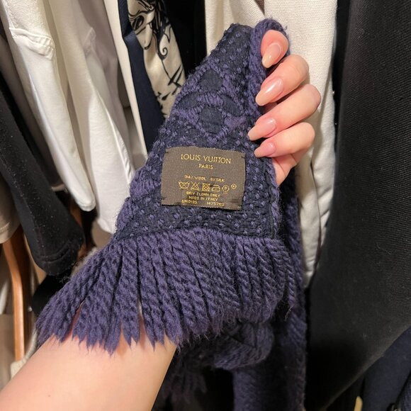 Authenticate LOUIS VUITTON Wool Silk Logomania Shine Scarf Purple - Picture 2 of 2
